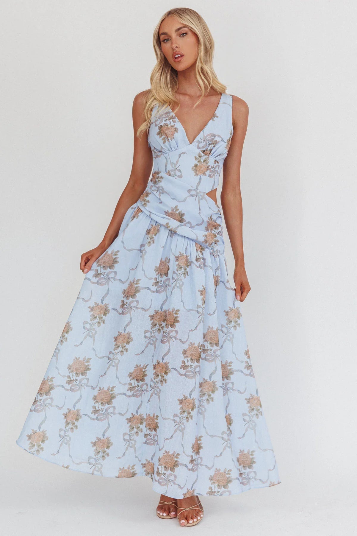 First Dates Waist Cut-Out Maxi Dress Floral Blue